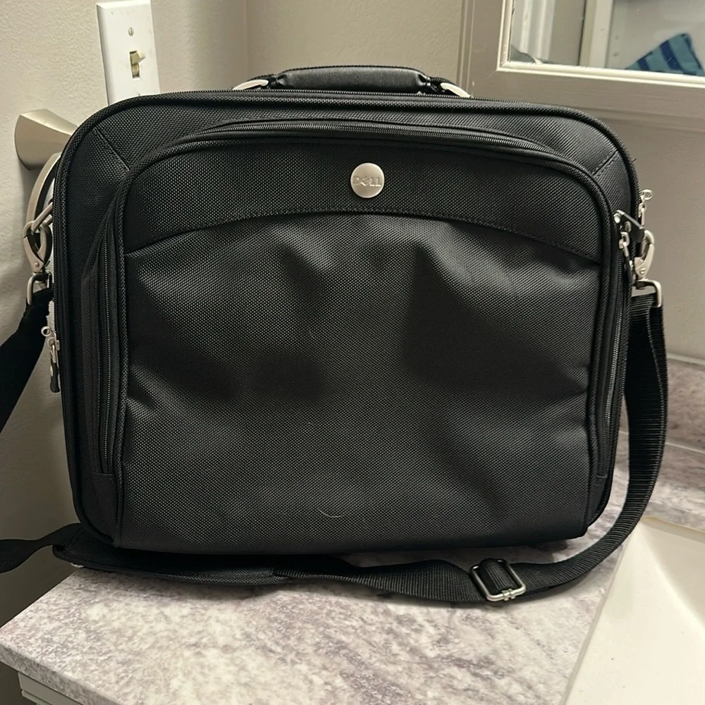 High Quality DELL Laptop Bag/Briefcase 17” Wide, up to 15” Laptop. Never used.